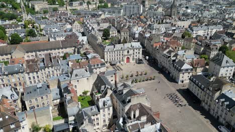 Centro-De-La-Ciudad-Caen-Normandía-Francia-Drone-Panorámico,-Antena