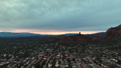 Panoramic-Aerial-View-Sedona-City-And-Red-Rock-Mountains-At-Dusk-In-Arizona,-USA