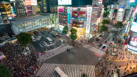 Pedestrian-crowds-crossing-Tokyo's-Bustling-Shibuya-Intersection