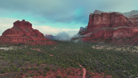 Atmospheric-Nature-With-Red-Rock-Canyons-In-Sedona,-Arizona,-USA