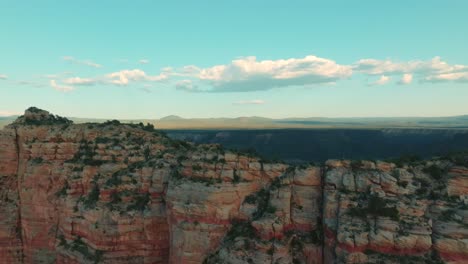 Rugged-Sandstone-Mountains-Near-Sedona-In-Arizona,-United-States