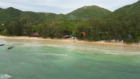 Kite-surfing-in-Kho-Tao-island,-Thailand,-Aerial-View