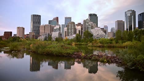 Calgary,-Alberta---17-De-Septiembre-De-2023:-Horizonte-De-Calgary-Alberta-Temprano-En-La-Mañana-En-Otoño