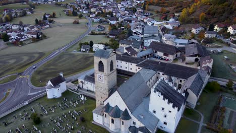 Kloster-Muestair,-Disparo-De-Drone,-Alpes,-Unesco,-Montaña,-Cultura,-Cine,-Documental