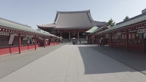 Templo-De-Asakusa,-Japón,-Jardín,-Mañana,-Hermoso-Día.
