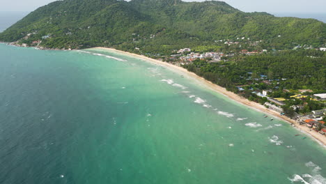 Koh-Tao-island-landscape,-tourists-kite-surfing,-Aerial-View