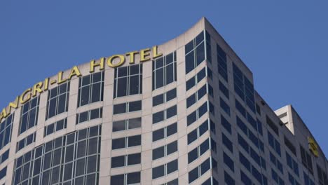 Hotel-Shangri-la-Y-Edificios-Borrosos-En-Sydney-Cbd-En-Una-Soleada-Tarde-De-Otoño