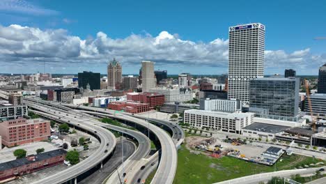 Milwaukee,-Wisconsin-skyline-and-highways-on-beautiful-summer-day