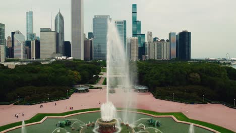 Buckingham-Fountain-In-Downtown-Chicago-Illinois,-Aerial-View