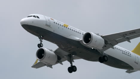 Royal-Brunei-Airlines-prepare-for-Landing-at-Suvarnabhumi-Airport,-Thailand