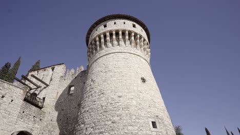 Torre-Del-Castillo-De-Brescia-En-Un-Día-Soleado