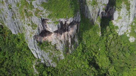Tilt-and-close-up-shot-of-suicide-cliff-in-Saipan,-Northern-Mariana-Islands