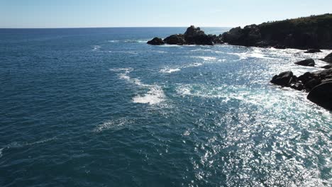 Low-Flight-Over-the-Coastal-Rocks-of-Viña-del-Mar-with-a-Calm-Ocean,-Chile
