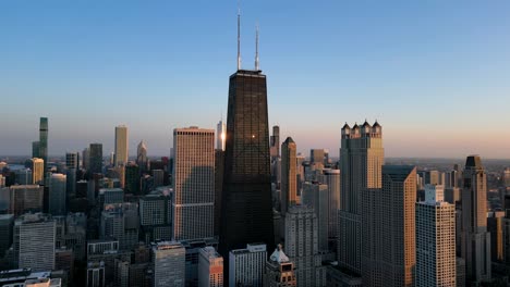 Wolkenkratzer-In-Der-Innenstadt-Von-Chicago-Bei-Sonnenuntergang