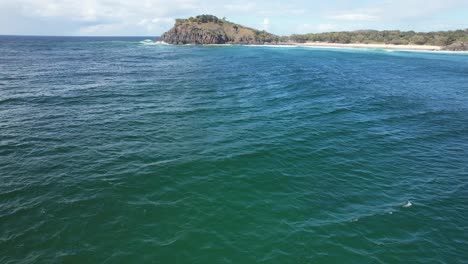 Idyllic-Ocean-At-Norries-Head-In-New-South-Wales,-Australia---aerial-pullback