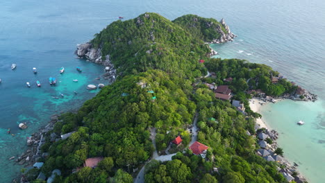 A-phenomenal-flight-over-a-peninsula-on-John-Suwan-viewpoint:-beautiful-hills-covered-in-forests-with-rare-houses-and-resorts,-with-boats-moored-near-the-shore,-Thailand