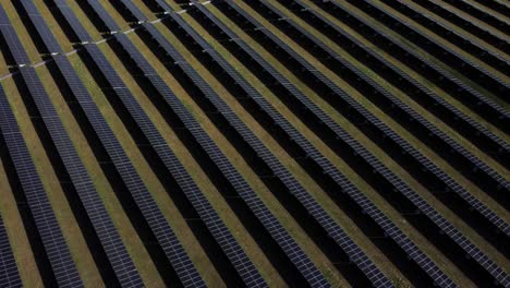 Circular-drone-shot-over-solar-power-plant-in-Calgary,-Alberta