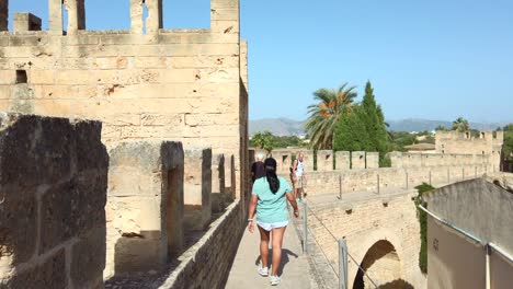 Old-walls-from-Alcúdia,-a-town-founded-during-the-14th-century-with-fortifications-very-well-preserved