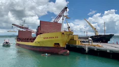 Grandes-Buques-Atracando-En-El-Puerto-De-La-Ciudad-De-Davao.