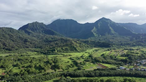 Descending-dolly-aerial-shot-of-the-rugged-mountains-of-Kaua'i,-Hawai'i