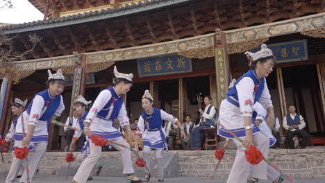 Actuación-Tradicional-De-La-Minoría-étnica-Bai-En-Yunnan,-China.
