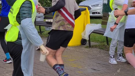 Volunteers-are-offering-water-for-people-who-participate-in-Running-city-marathon-in-Tartu-City-center