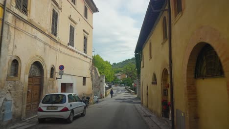 Traveling-On-The-Paved-Road-In-The-Old-City-Of-Spoleto-In-Umbria,-Italy
