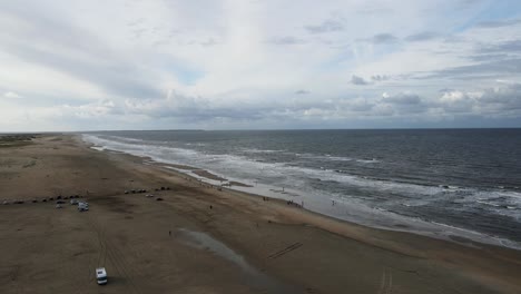 Drohnenflug-An-Einem-Breiten-Strand-In-Dänemark-Bei-Herbstwetter