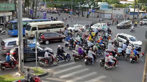 La-Pura-Comodidad-Y-Fácil-Maniobrabilidad-Han-Hecho-De-La-Motocicleta-Un-Medio-De-Transporte-Muy-Preferido-En-La-Ciudad-De-Ho-Chi-Minh.