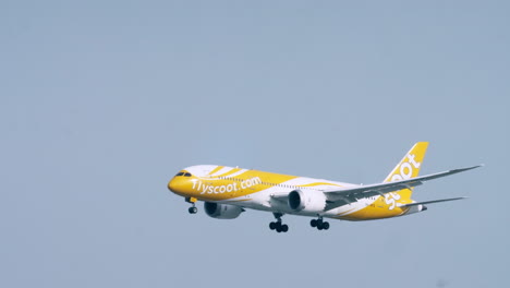 Flyscoot-Airways-prepares-for-Landing-at-Suvarnabhumi-Airport,-Thailand