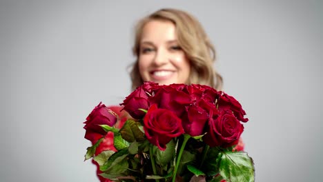 Woman-giving-a-bunch-of-fresh-roses