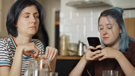Handheld-video-of-offended-lesbians-during-breakfast.