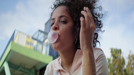 Close-up-video-of-beautiful-Brazilian-woman-with-chewing-gum