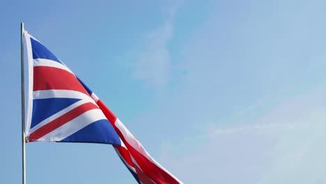 Bandera-Británica-Ondeando-En-El-Viento