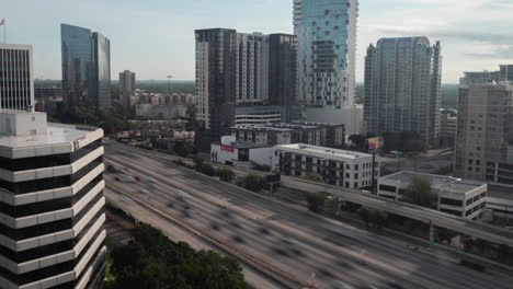 Time-lapse-of-busy-traffic-and-downtown-buildings,-Houston-Texas,-wide-shot