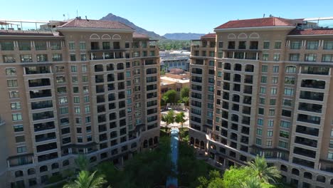 Apartamentos,-Condominios-Y-Centro-Comercial-Frente-Al-Mar-De-Scottsdale