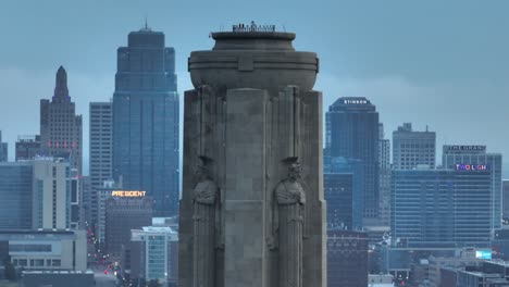 Torre-Conmemorativa-De-La-Libertad-En-El-Museo-Y-Monumento-Nacional-De-La-Primera-Guerra-Mundial-En-Kansas-City,-Missouri