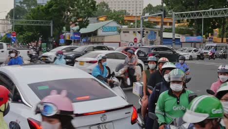 La-Pura-Comodidad-Y-Fácil-Maniobrabilidad-Han-Hecho-De-La-Motocicleta-Un-Medio-De-Transporte-Muy-Preferido-En-La-Ciudad-De-Ho-Chi-Minh.