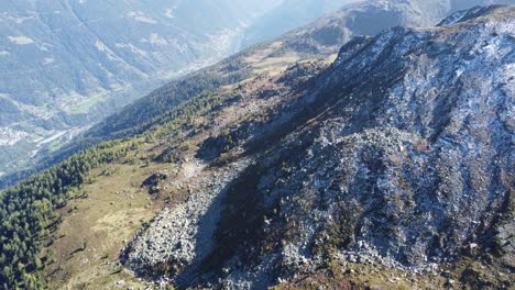 Erstaunliche-Drohnenaufnahmen-Einer-Wunderschönen-Schweizer-Berglandschaft