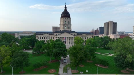 Kansas-Capitol-Building-In-Topeka,-Kansas