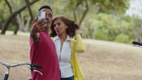 Front-view-of-senior-wife-and-husband-taking-selfie-on-phone