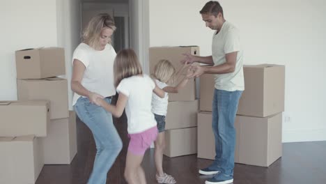 Parents-and-kids-celebrating-moving