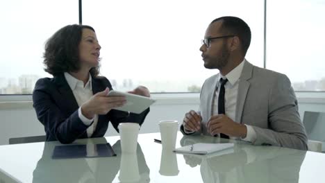 Slow-motion-shot-of-two-colleagues-talking-during-meeting