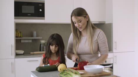 Mom-cutting-vegetables-in-kitchen