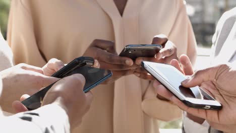 Cropped-view-of-young-people-using-smartphones