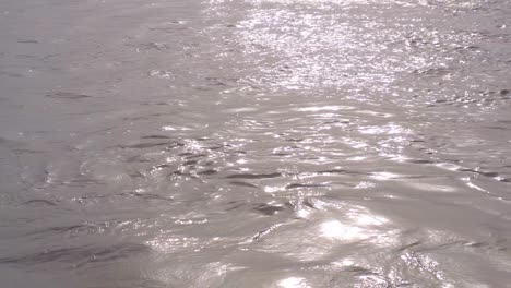 Das-Wasser-Der-Heiligen-Ganga-Fließt-Schon-Seit-Jahrhunderten