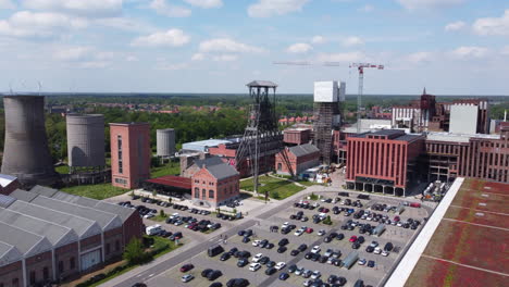 Centro-Comercial-Be-mine-Con-Antiguos-Edificios-Mineros-En-Beringen-Aéreo