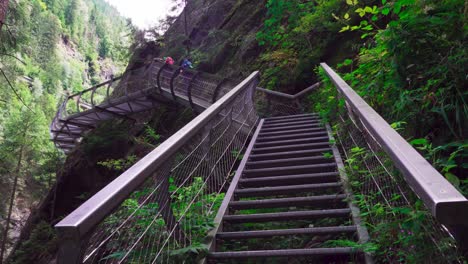 Dies-Ist-Einer-Der-Teile-Der-Passerschlucht-Mit-Metalltreppen