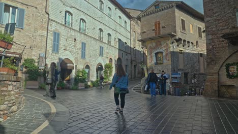 Calles-Adoquinadas-En-El-Centro-Histórico-De-Asís,-Provincia-De-Perugia,-Región-De-Umbría,-Italia