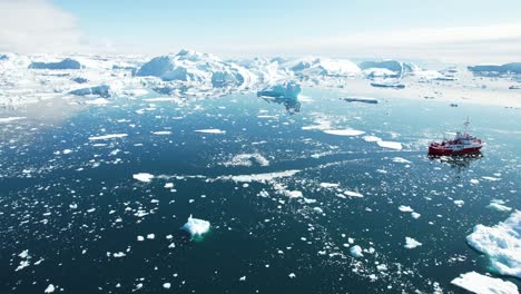 País-De-Las-Maravillas-De-Hielo-Con-Velero,-Vista-Aérea-De-Drones